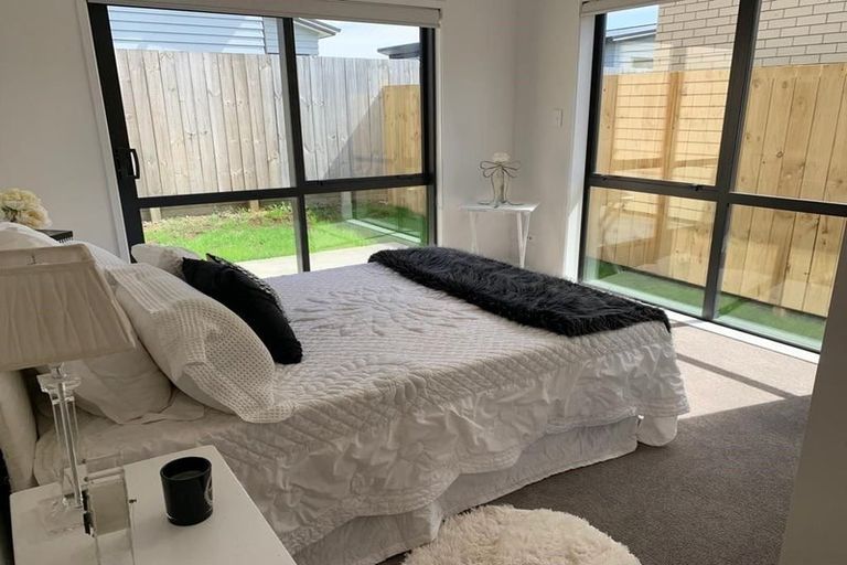 Photo of property in 9 Poutawa Lane, Clarks Beach, 2122