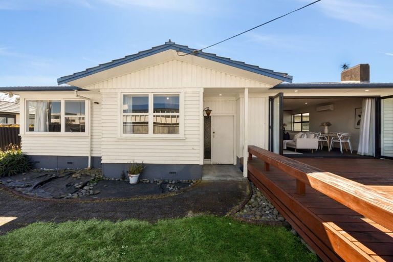 Photo of property in 100 Morrow Avenue, St Andrews, Hamilton, 3200
