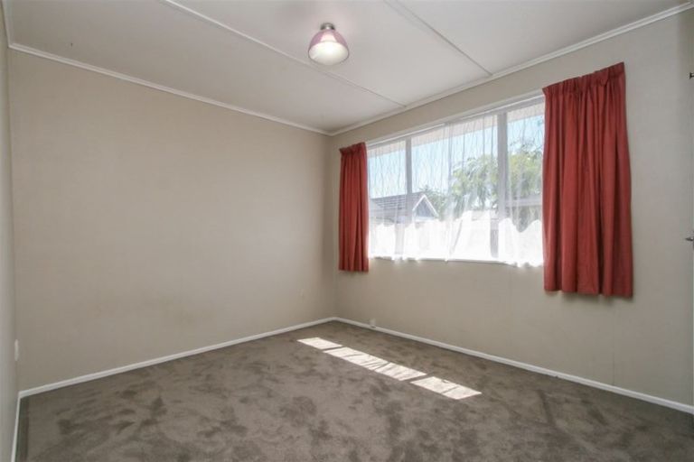 Photo of property in 14 Nikau Street, Inglewood, 4330