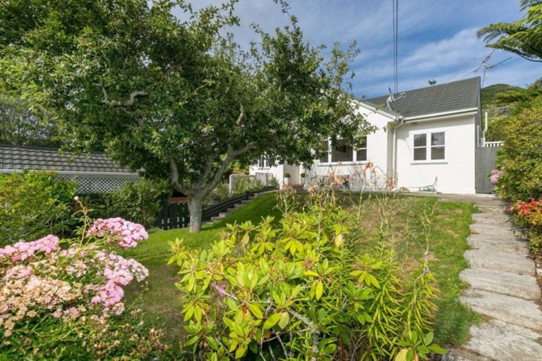 Photo of property in 16 Hathaway Avenue, Karori, Wellington, 6012