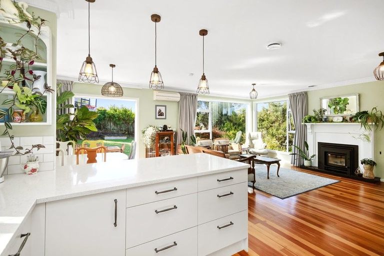 Photo of property in 16 Mascot Street, Tawa, Wellington, 5028