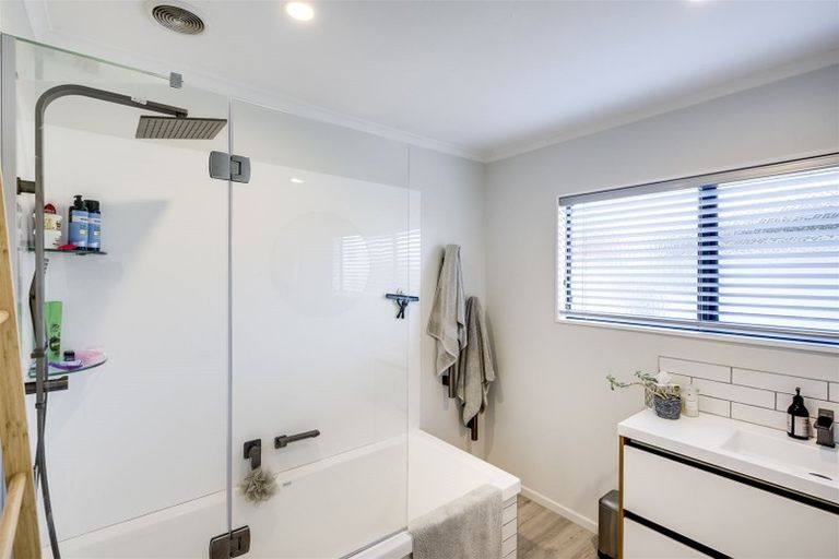 Photo of property in 14 Lamason Street, Greenmeadows, Napier, 4112