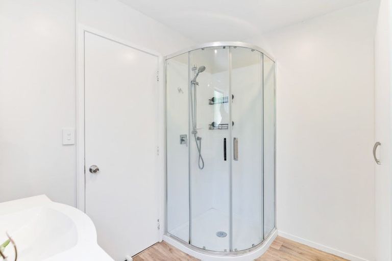 Photo of property in 2/88 Lauderdale Road, Birkdale, Auckland, 0626