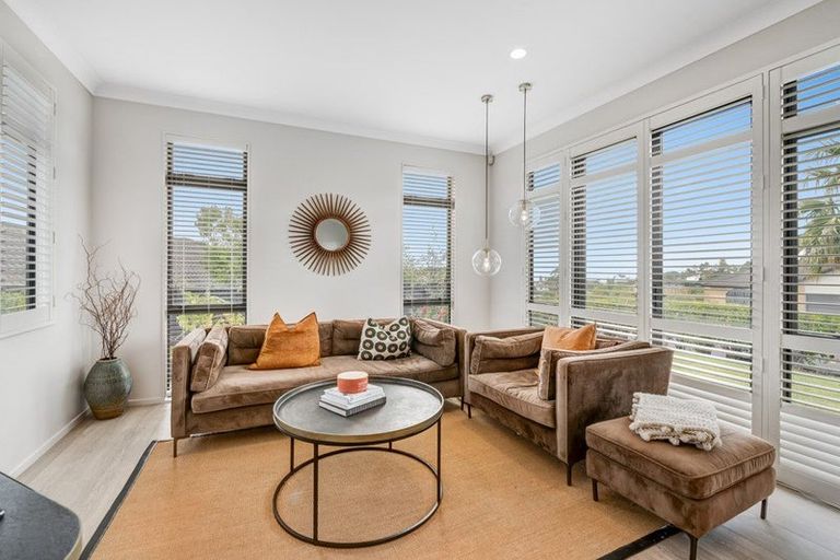 Photo of property in 57 Roberta Crescent, Orewa, 0931