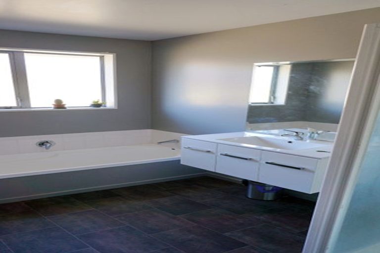 Photo of property in 48 Bayswater Crescent, Bromley, Christchurch, 8062