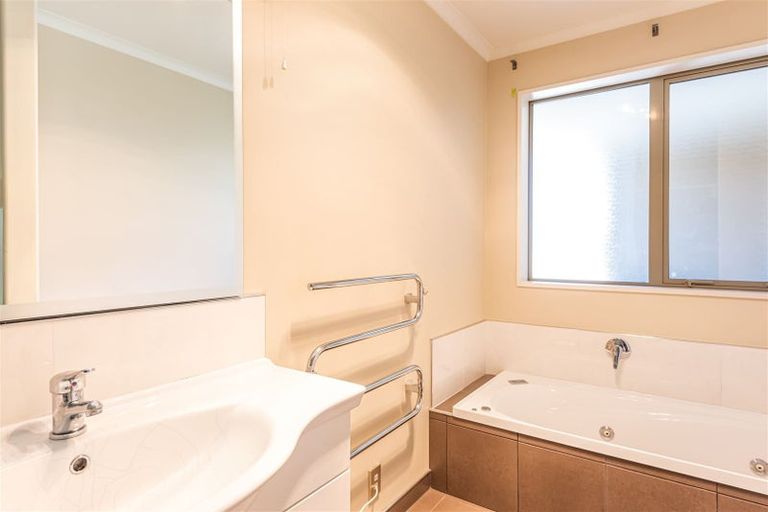 Photo of property in 18 Eaglesome Avenue, Aidanfield, Christchurch, 8025