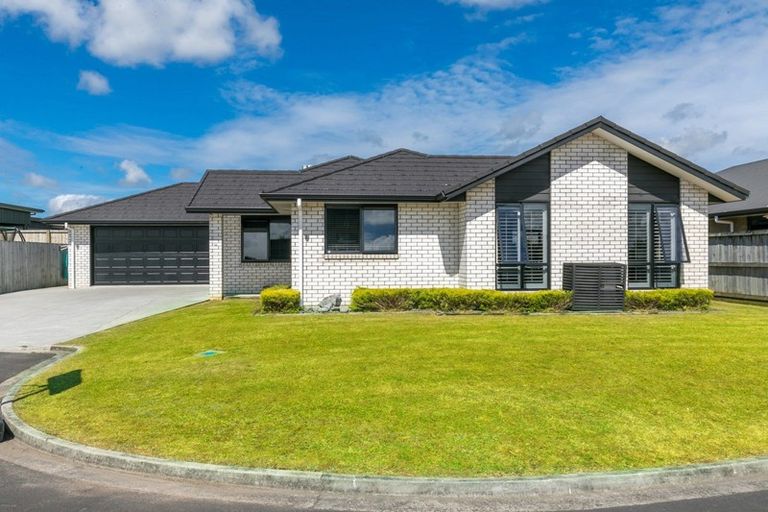 Photo of property in 12 Ruske Place, Grandview Heights, Hamilton, 3200