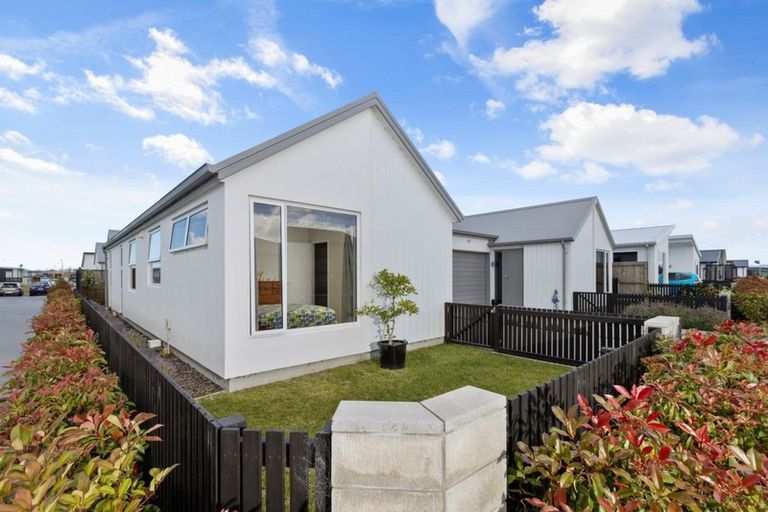 Photo of property in 2 Chain Place, Papamoa, 3118