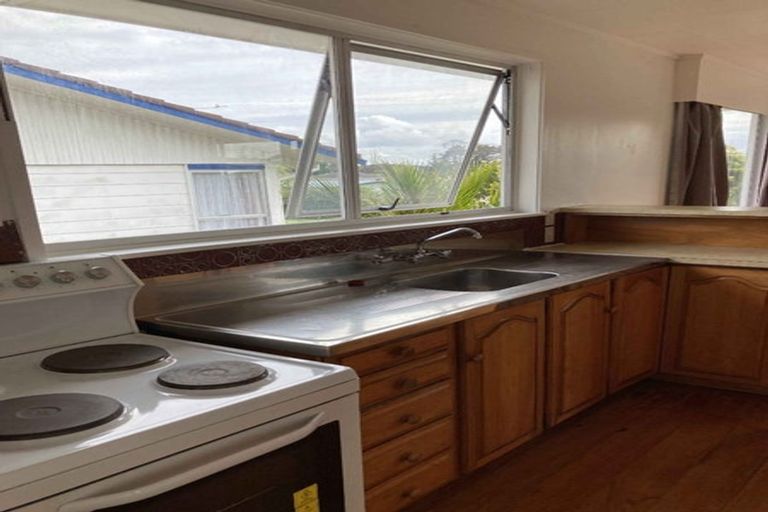 Photo of property in 111 Farquhar Road, Glendene, Auckland, 0602