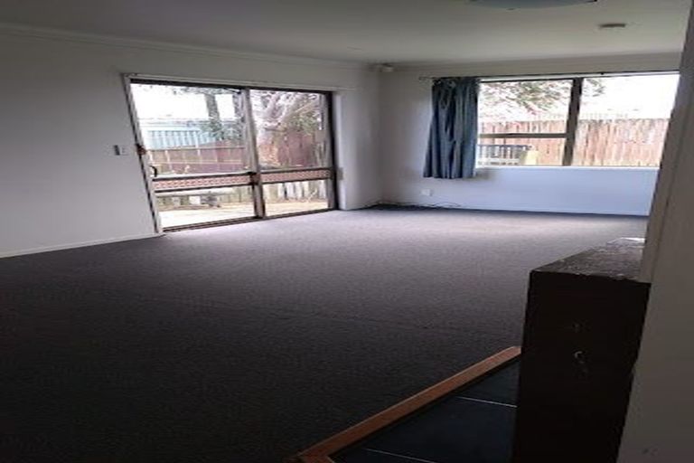 Photo of property in 16 Massine Place, Randwick Park, Auckland, 2105