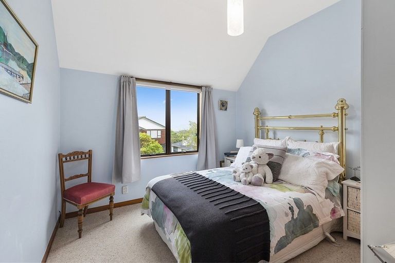 Photo of property in 25 Thatcher Crescent, Crofton Downs, Wellington, 6035