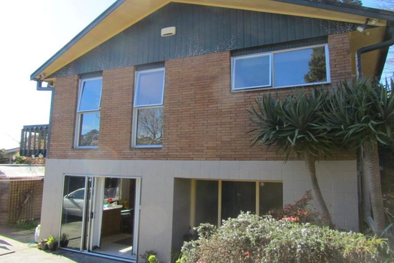 Photo of property in 1/36 Saddleback Rise, Murrays Bay, Auckland, 0630