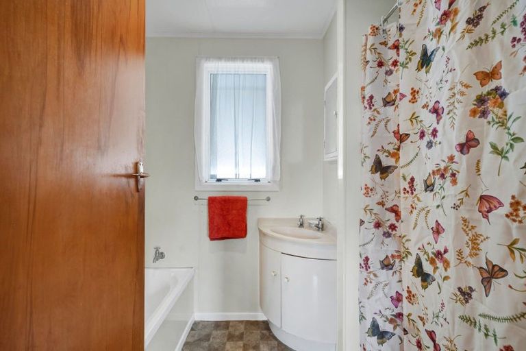 Photo of property in 6 Graham Street, Eltham, 4322