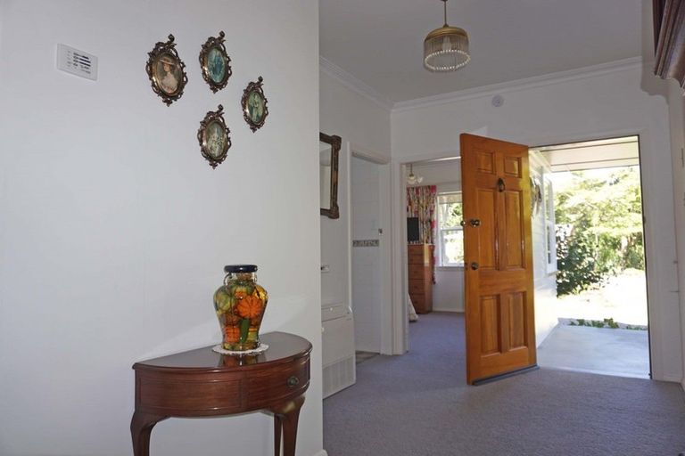 Photo of property in 24 Avenue North Road, Levin, 5510