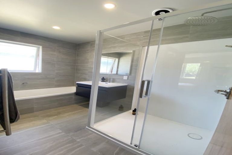 Photo of property in 28 Marriott Road, Pakuranga, Auckland, 2010