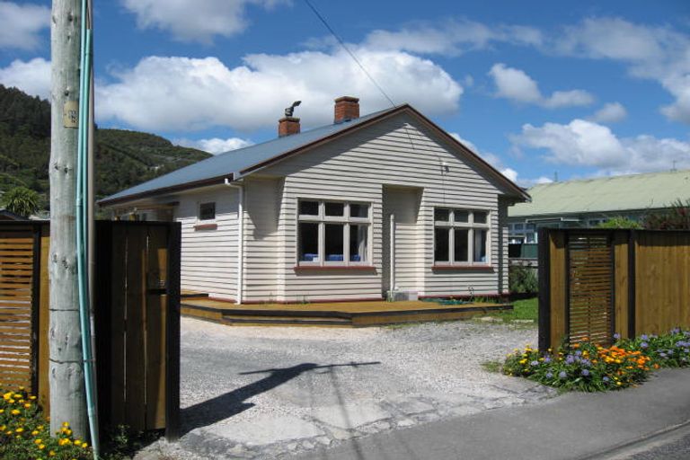 Photo of property in 139 Tipahi Street, Nelson South, Nelson, 7010