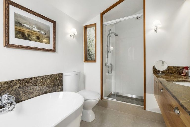 Photo of property in 385 Karaka Bay Road, Karaka Bays, Wellington, 6022