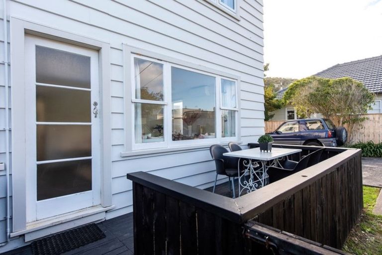 Photo of property in 186a Queens Drive, Lyall Bay, Wellington, 6022