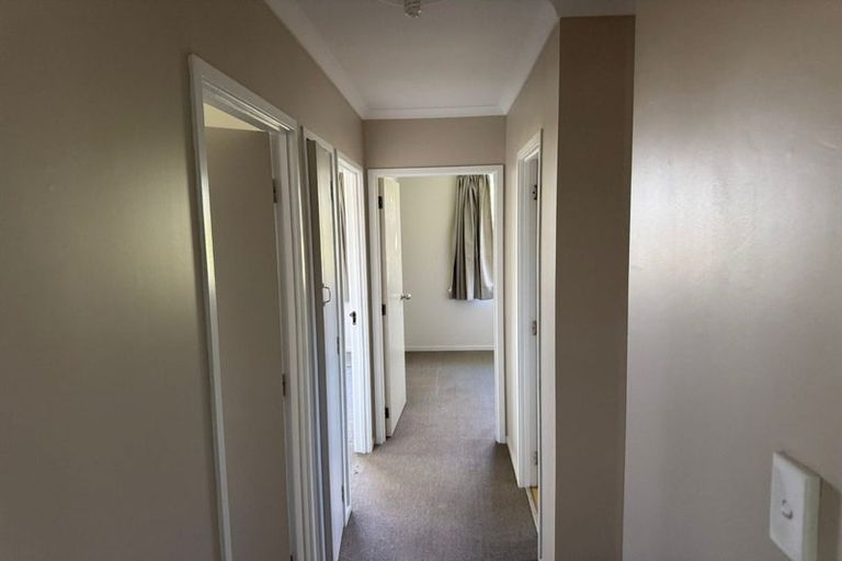 Photo of property in 76 Fitzwater Place, Henderson, Auckland, 0612