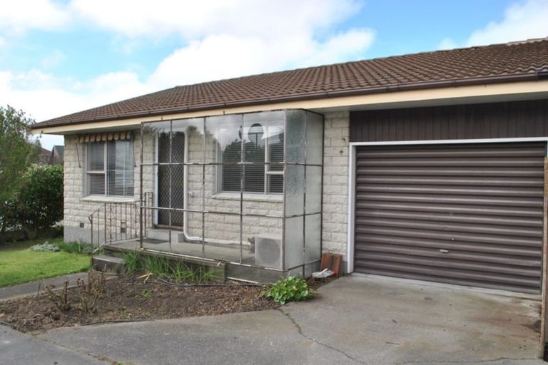 Photo of property in 2/27 Juniper Place, Burnside, Christchurch, 8053