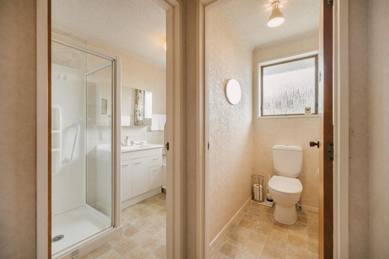 Photo of property in 4 Mcarthur Street, Terrace End, Palmerston North, 4410