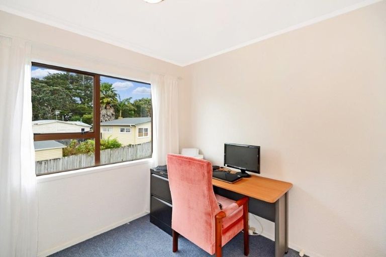 Photo of property in 1/52 Rambler Crescent, Beach Haven, Auckland, 0626