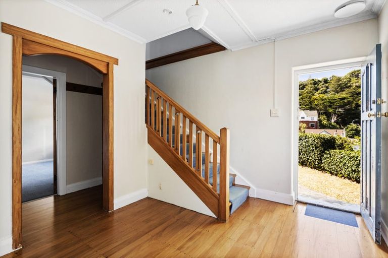 Photo of property in 44 Tio Tio Road, Miramar, Wellington, 6022