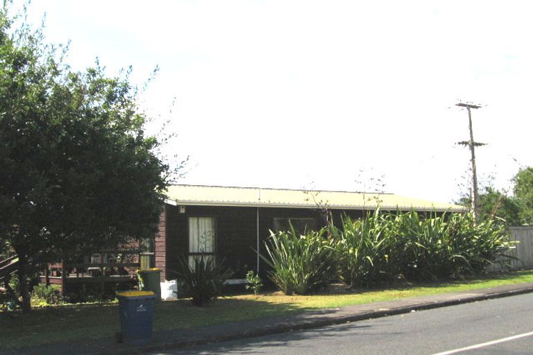 Photo of property in 2/41 Nikau Street, New Lynn, Auckland, 0600