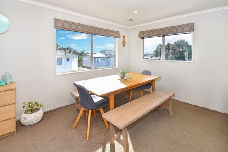 Photo of property in 9a Crispe Road, Clarks Beach, 2122