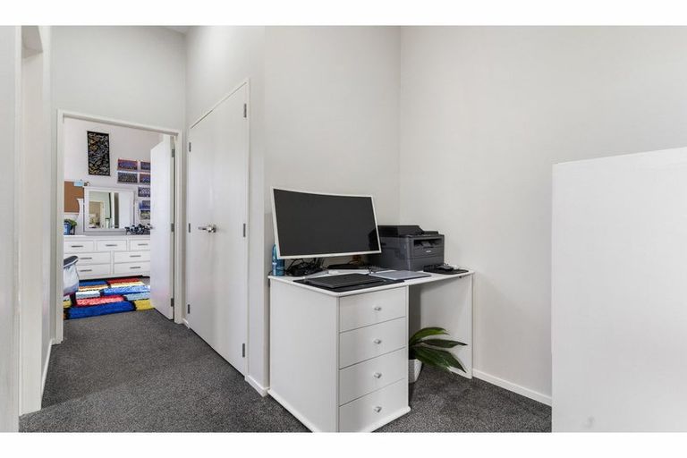 Photo of property in 2 Te Aparangi Road, Papakura, 2110