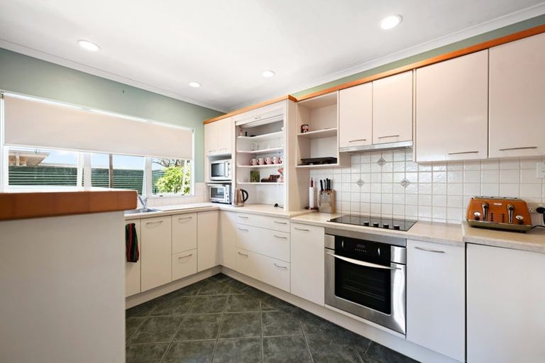 Photo of property in 12 Dover Road, St Andrews, Hamilton, 3200