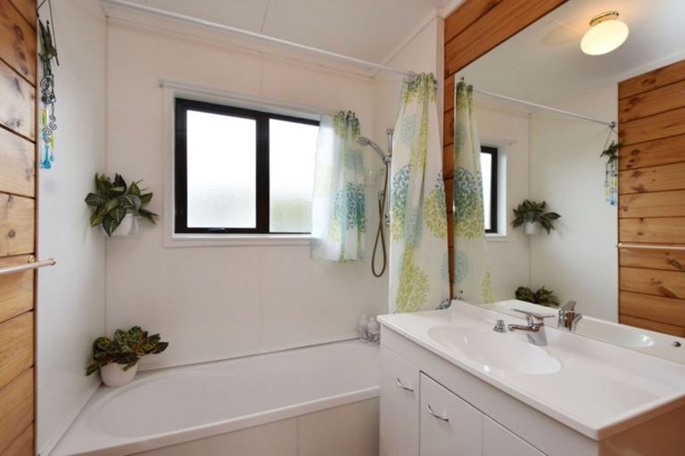 Photo of property in 16 Gretna Street, Heidelberg, Invercargill, 9812