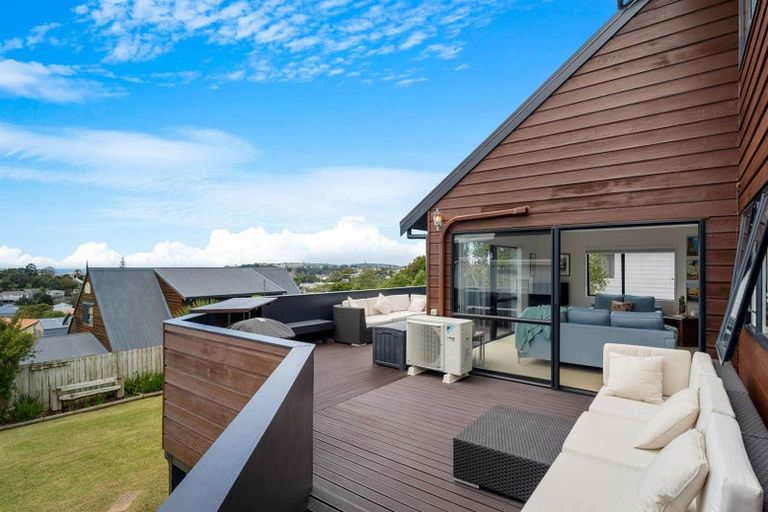 Photo of property in 52 Waiora Road, Stanmore Bay, Whangaparaoa, 0932