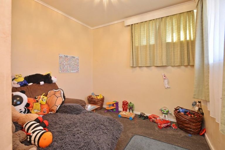 Photo of property in 71 Oxford Street, Lansdowne, Masterton, 5810