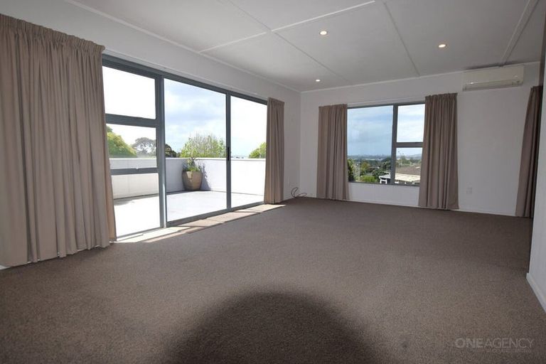 Photo of property in 63 Kirby Street, Glendene, Auckland, 0602