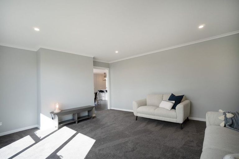 Photo of property in 44 Atlantic Drive, Fitzherbert, Palmerston North, 4410
