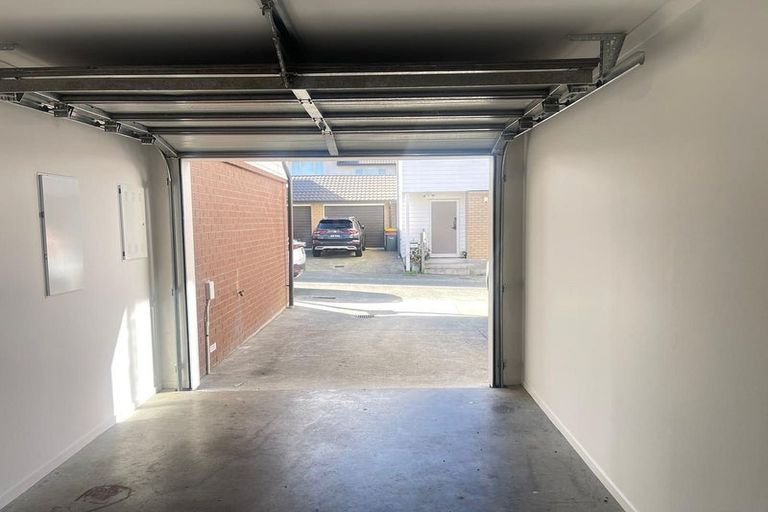 Photo of property in 32 Akeake Lane, Manurewa, Auckland, 2102