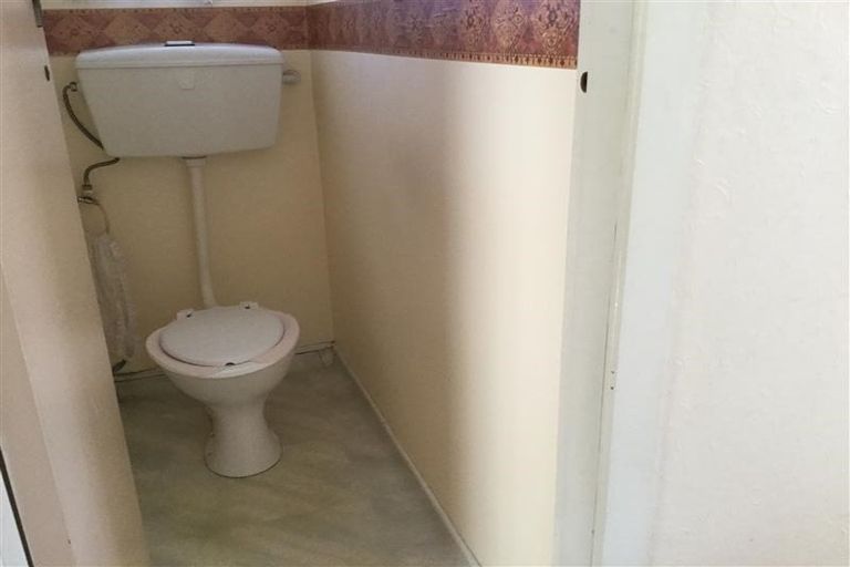 Photo of property in 37 Awanui Street, Merrilands, New Plymouth, 4312