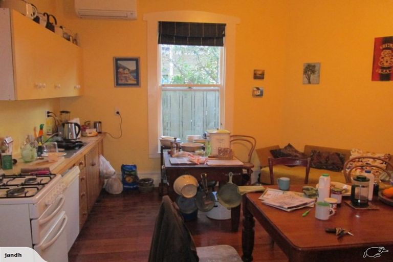 Photo of property in 8 Davis Street, Thorndon, Wellington, 6011