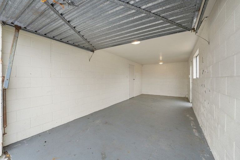 Photo of property in 5c Riversdale Drive, Merrilands, New Plymouth, 4312