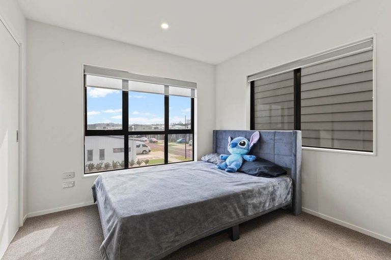 Photo of property in 24 Parahau Road, Papakura, 2110