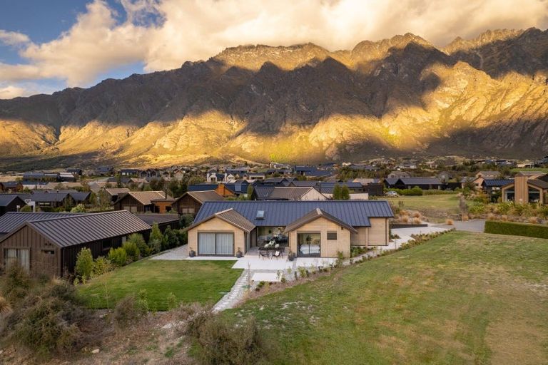 Photo of property in 11 Torridon Court, Jacks Point, Queenstown, 9371