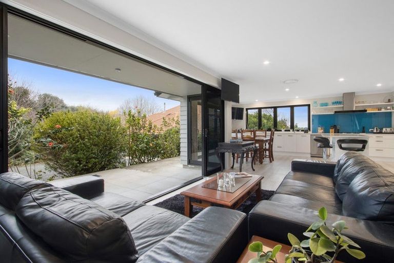 Photo of property in 37 Bert Wall Drive, Omokoroa, 3114