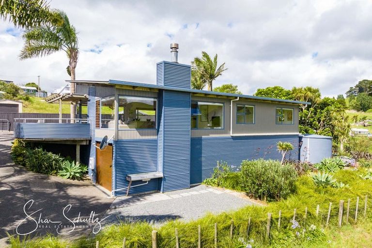 Photo of property in 24 Oxford Street, Whakapirau, Maungaturoto, 0583