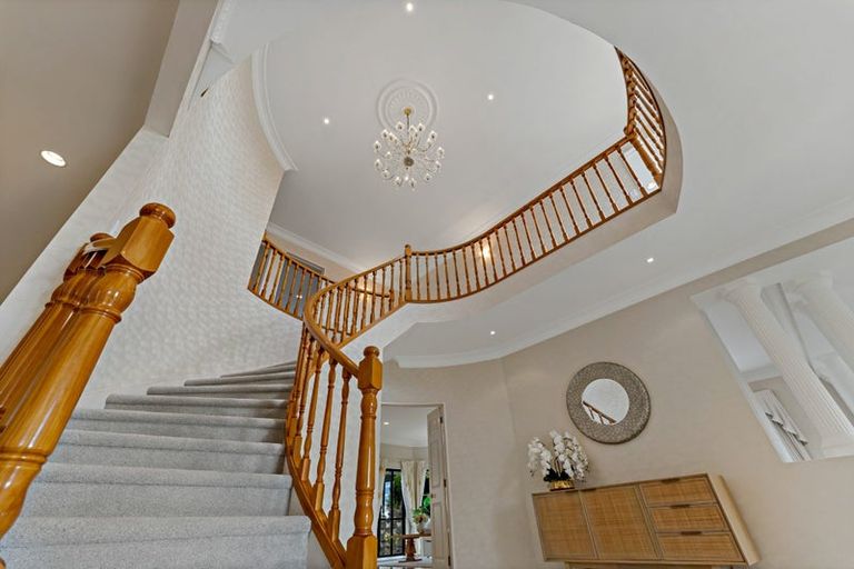 Photo of property in 15 Tumbridge Place, Somerville, Auckland, 2014