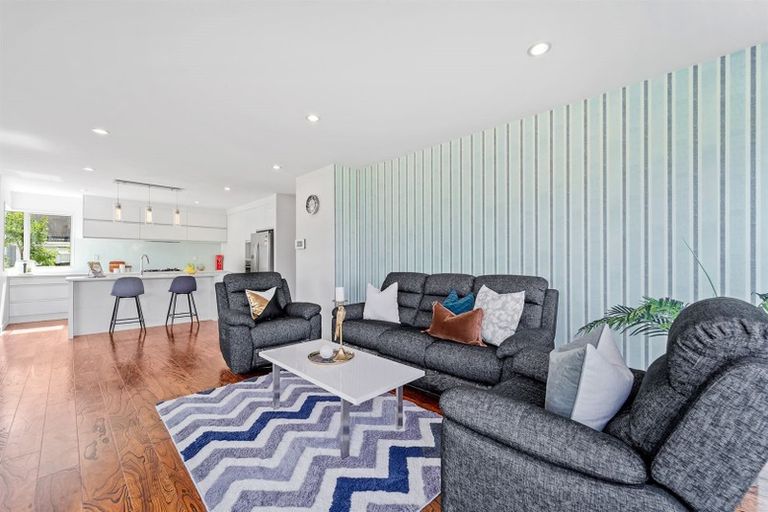 Photo of property in 25 Ballyboe Place, Pinehill, Auckland, 0632