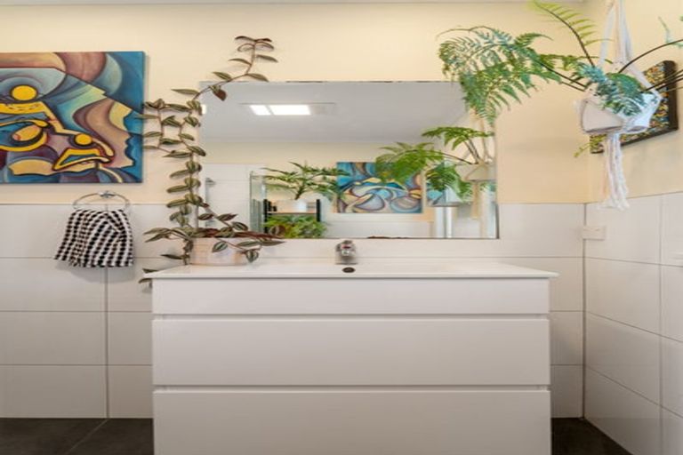 Photo of property in 58 Ngatai Road, Otumoetai, Tauranga, 3110