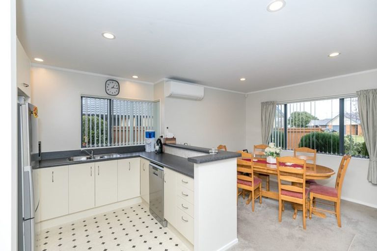 Photo of property in 2 Arundel Place, Nawton, Hamilton, 3200