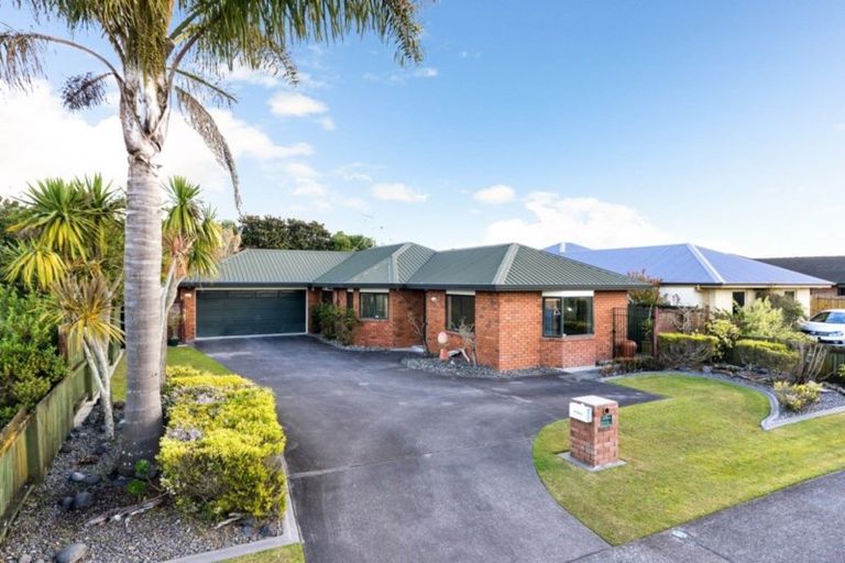 Photo of property in 48 Waiwherowhero Drive, St Andrews, Hamilton, 3200