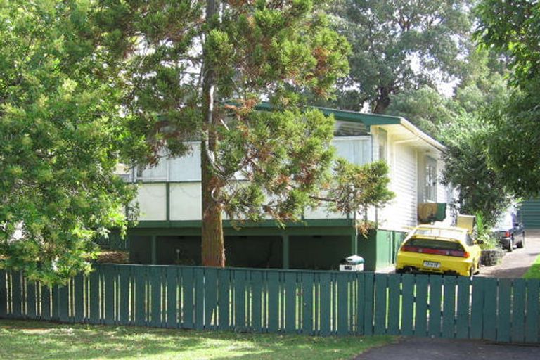 Photo of property in 42 Thornlow Street, Glendene, Auckland, 0602